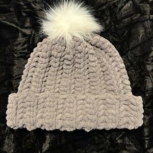 Adirondack Winter Hat - size sm/med - 100% Polyester - color light grey